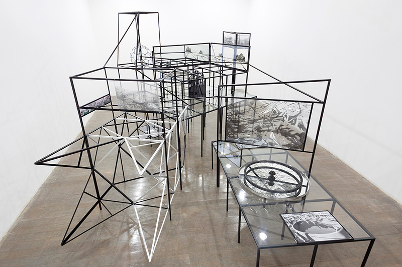 <p>D Structure Atlas</p>

<p>2013, H240×W250×D600(cm), aluminum, glass, acrylic, inkjet print, mirror and plastic</p>

<p>Art Tower Mito, Ibaraki</p>

<p>Photo: Hajime Kato  </p>
