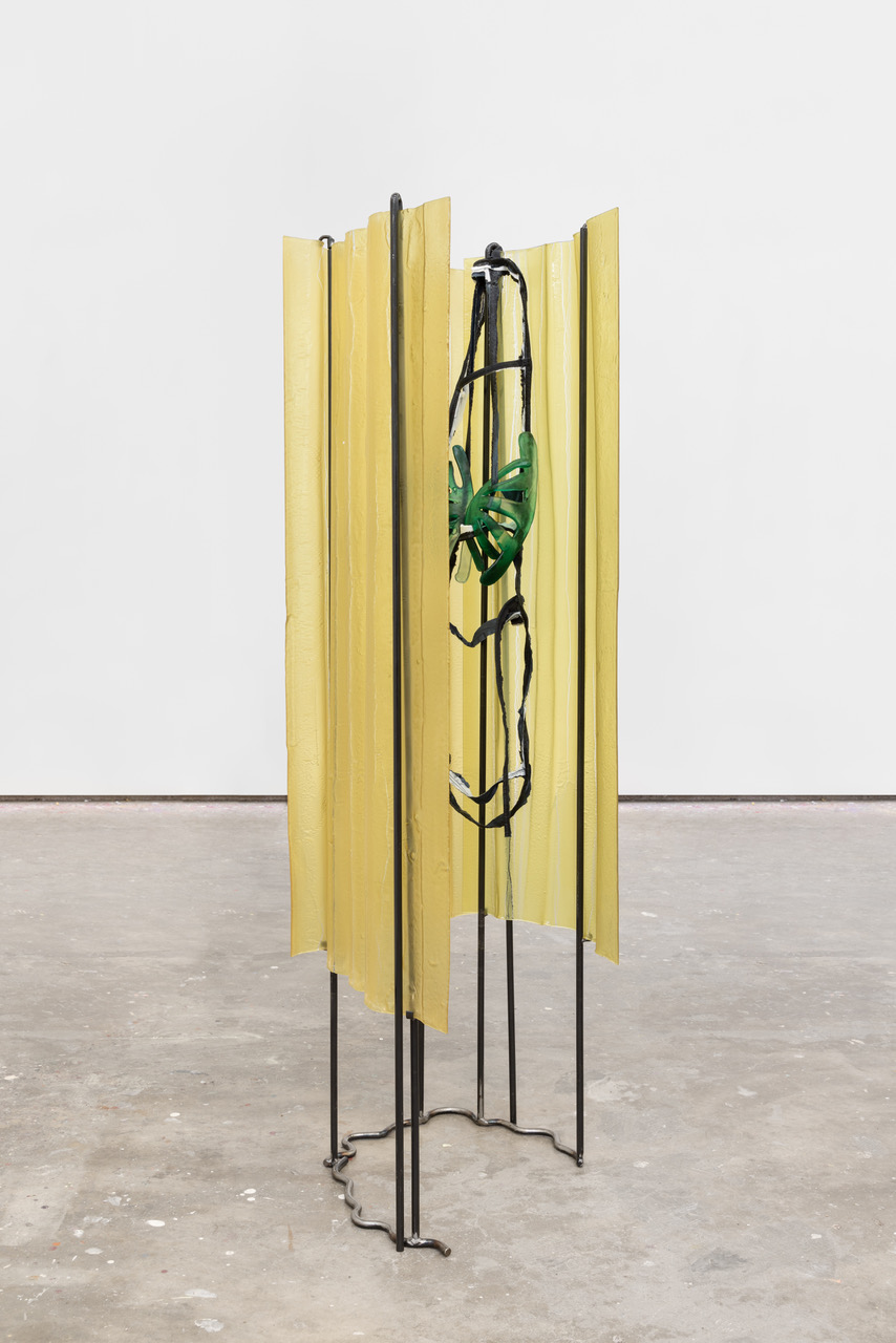 	Shell (9001), 2024

	Glass, fabric and lacquered iron,

	162x50x55cm.