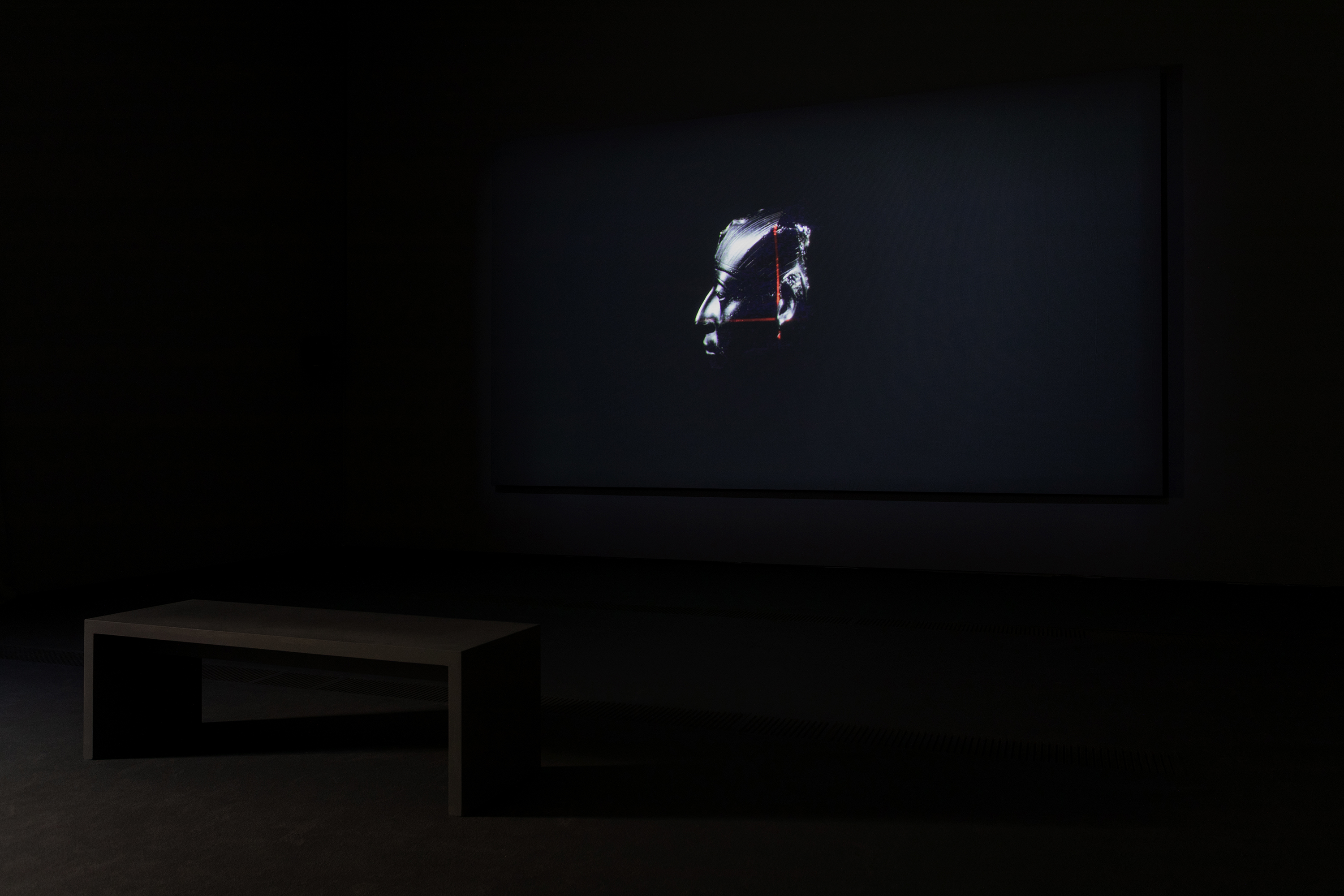 	Henrique Pavão, The Ultimate Romance, 2023

	Vídeo HD (cor, som, 4’29’’, loop), bronze, vitrine

	Dimensões variáveis

	Vista da instalação, ‘Itinerarios XXVIII’, Centro Botín, 2023

	© Vicente Paredes