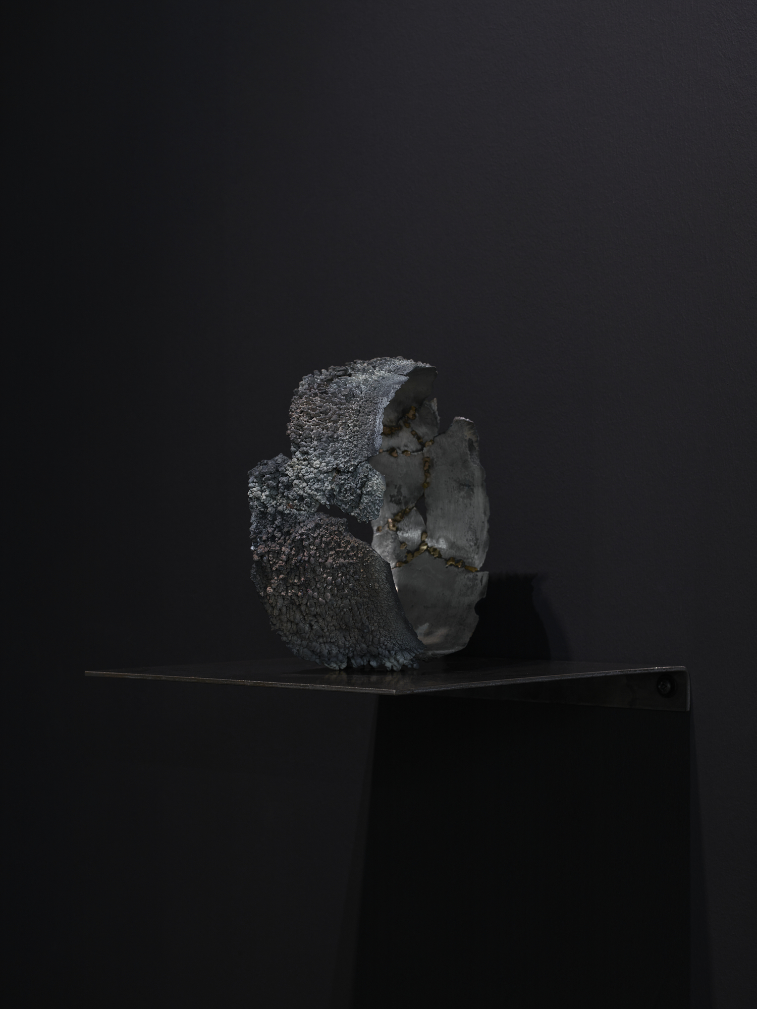 	Henrique Pavão, Moonshine, 2023

	Prata extraída de pelicula 35 mm

	20 x 20 x 10 cm

	© João Grama