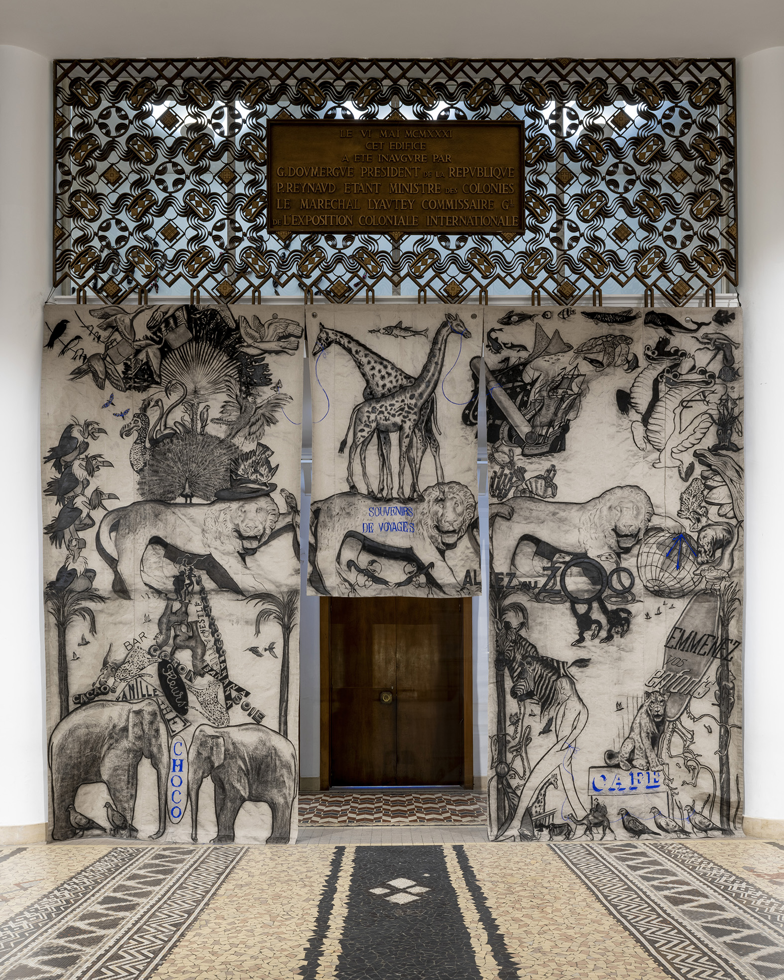 	Souvenirs de Voyages, 2024, Carv&atilde;o, pastel e &oacute;leo sobre linho. 550x700 cm