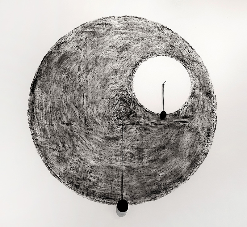<p>Sem título, 2017, da série Buraco Negro</p>

<p>esfera de madeira carbonizada, cordão e prego</p>

<p>110 x 110 x 6 cm</p>
