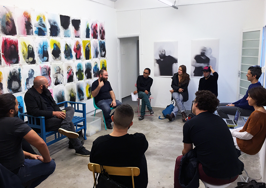 Conversa com o artista e o público na exposição na Sala Projeto Fidalga