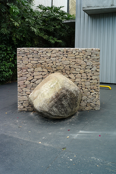 gabião, 2015

pedra de grandes dimensões, rochas britadas e tela metálica

150 x 200 x 100 m